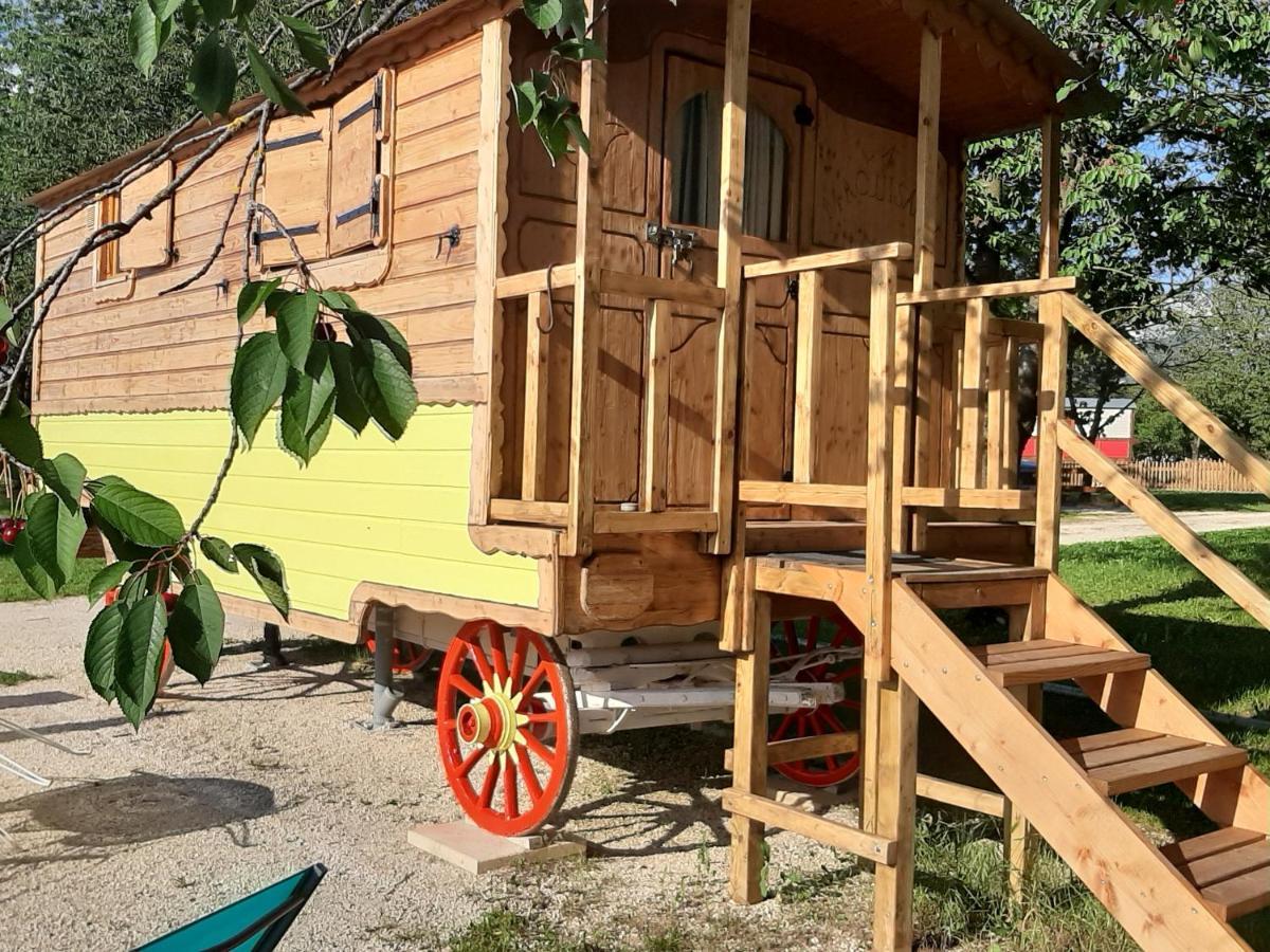 Roulottes Au Pied Du Vercors Saint-Jean-en-Royans Zewnętrze zdjęcie