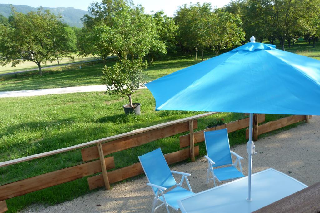Roulottes Au Pied Du Vercors Saint-Jean-en-Royans Zewnętrze zdjęcie