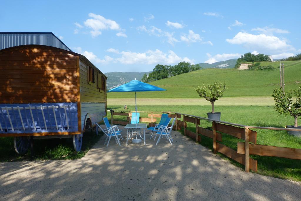 Roulottes Au Pied Du Vercors Saint-Jean-en-Royans Zewnętrze zdjęcie
